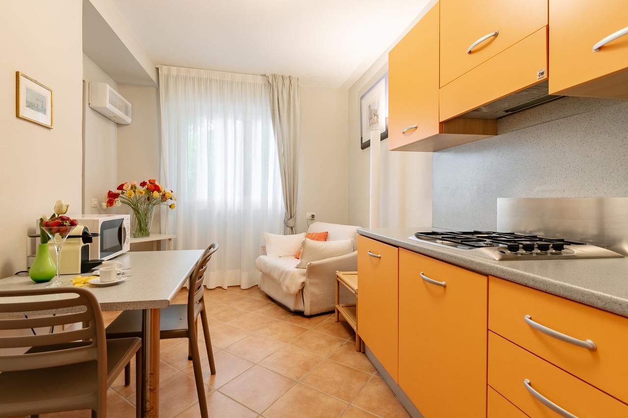 Charming Moment Di Villa Porta - Residenza Leonardo Luino Exterior foto